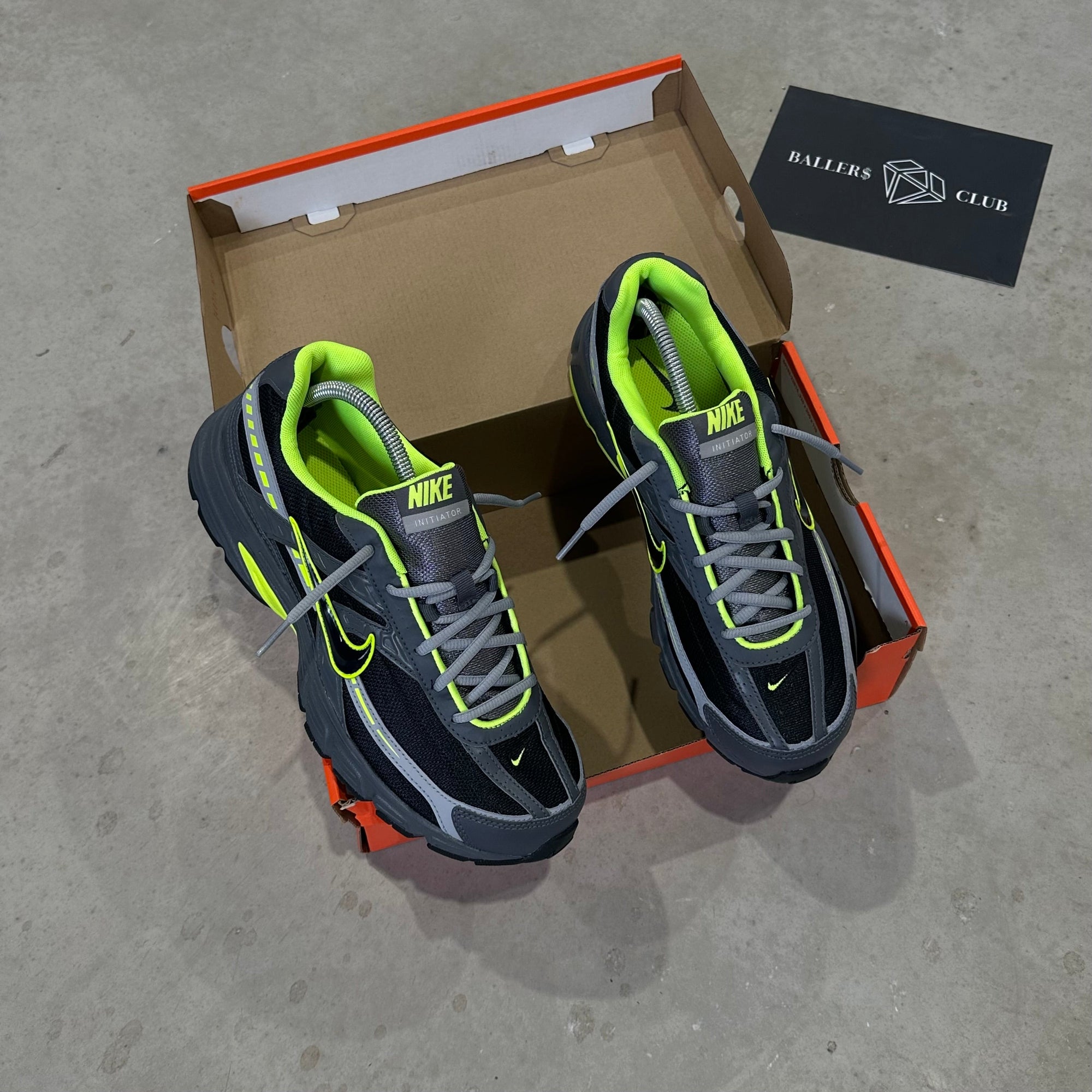 Nike Initiator Black bolt yellow