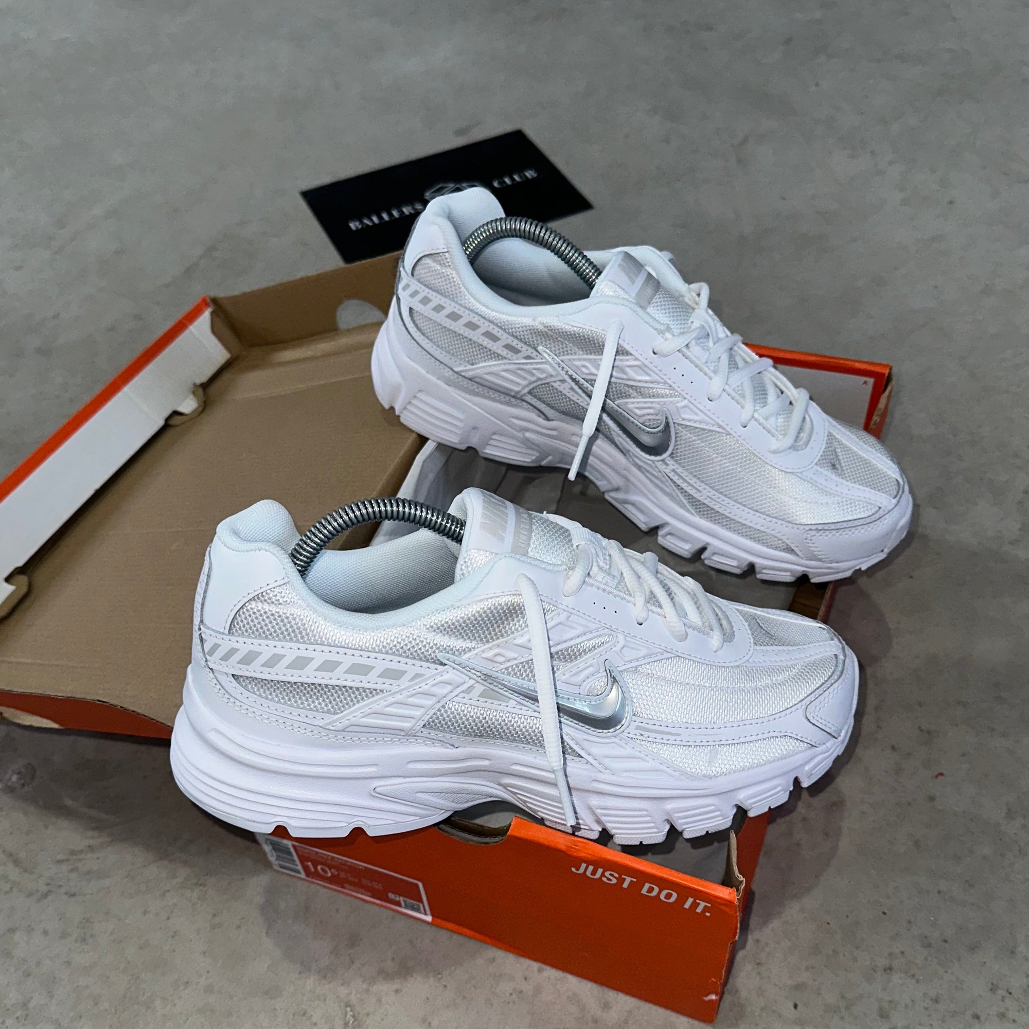 Nike Iniatior Summit White