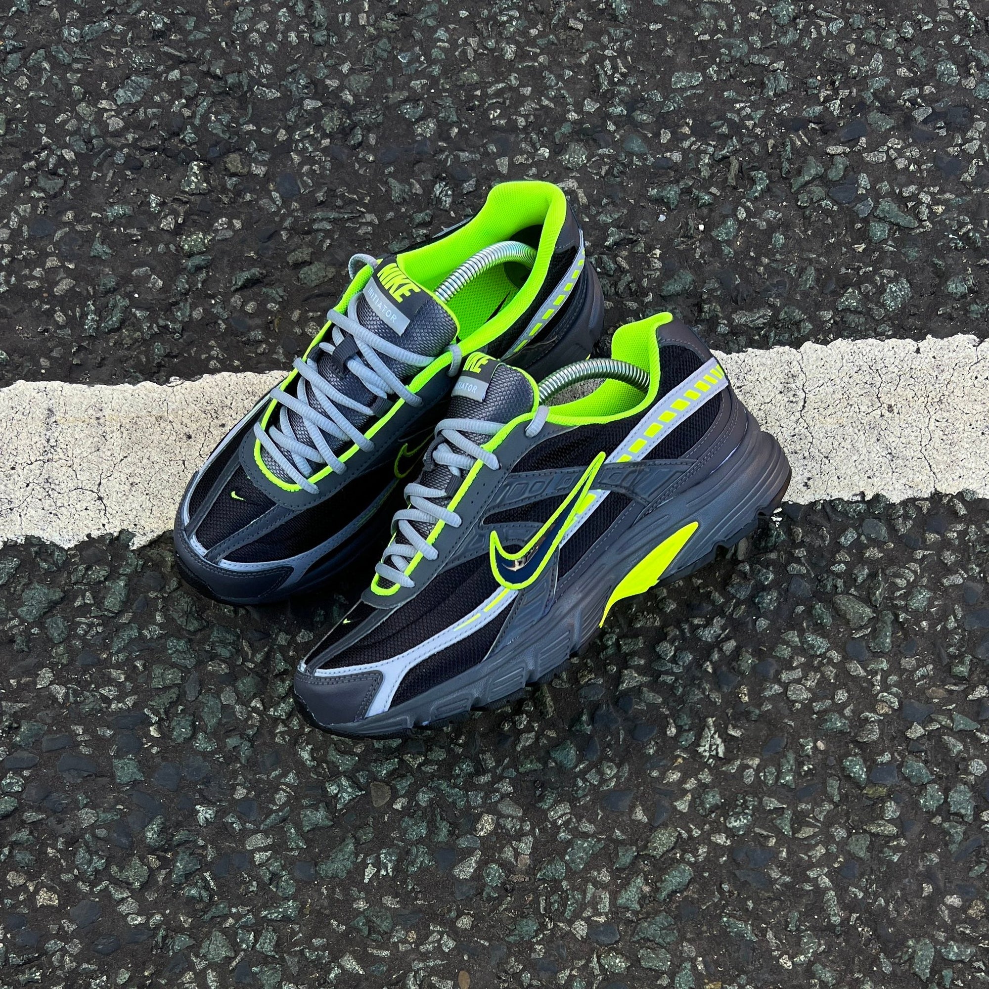 Nike Initiator Black bolt yellow