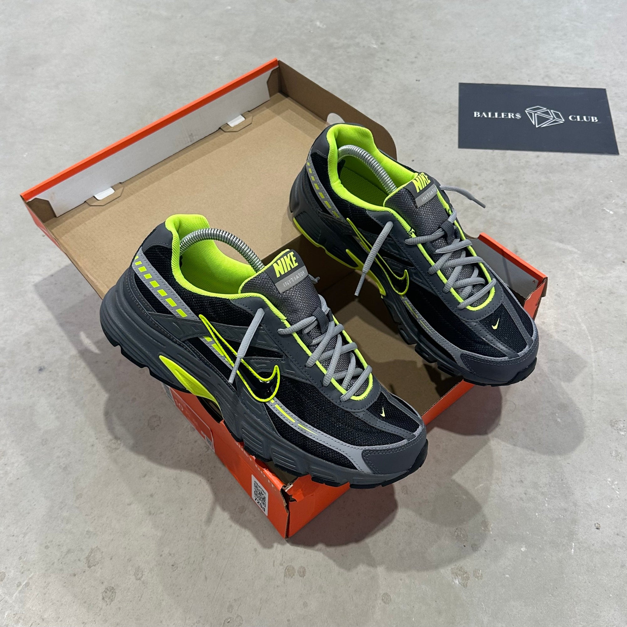 Nike Initiator Black bolt yellow