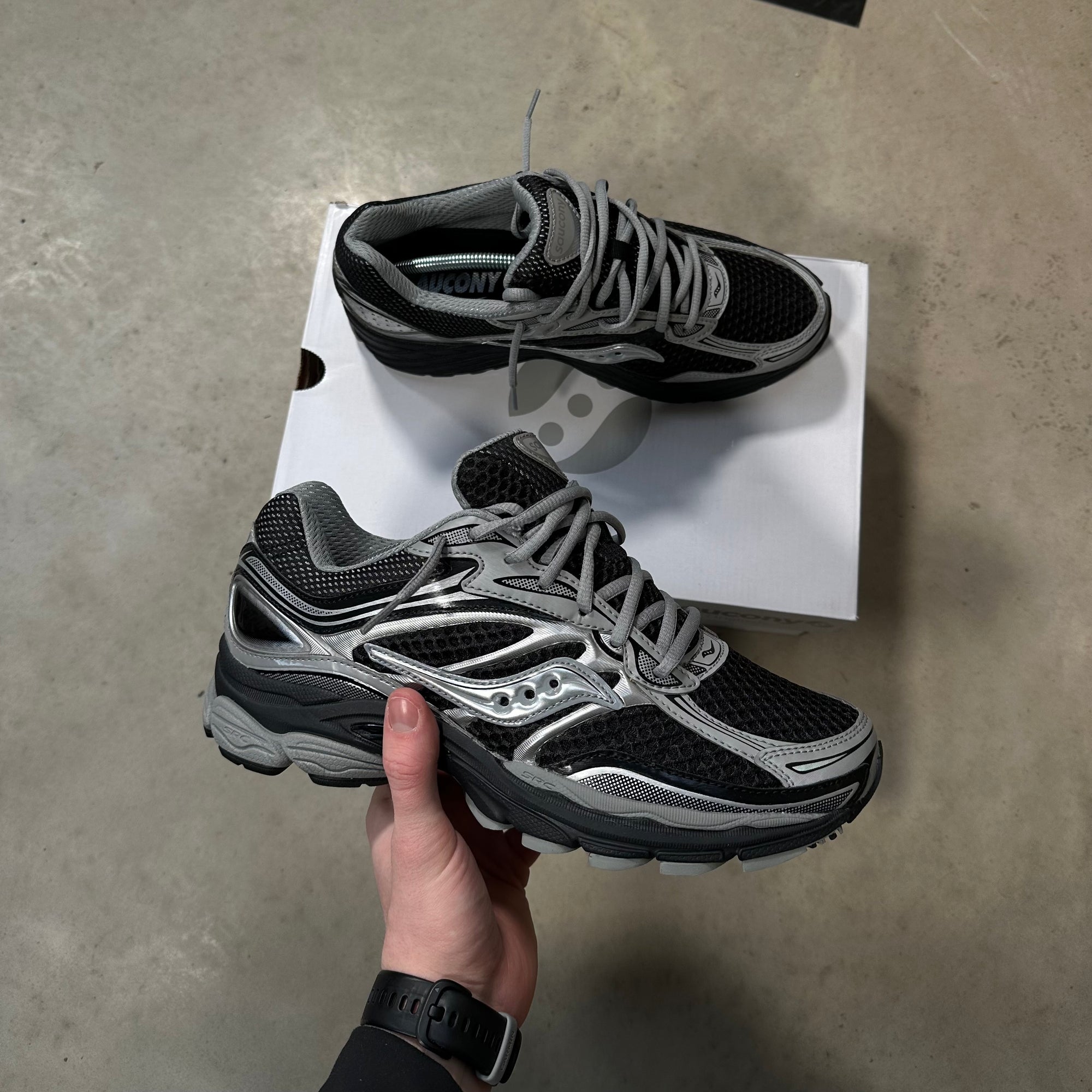 Saucony ProGrid Omni 9 Black Silver Grey