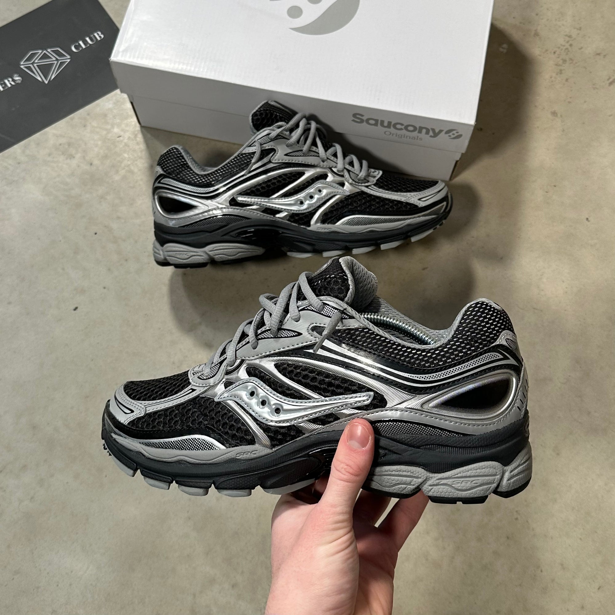 Saucony ProGrid Omni 9 Black Silver Grey