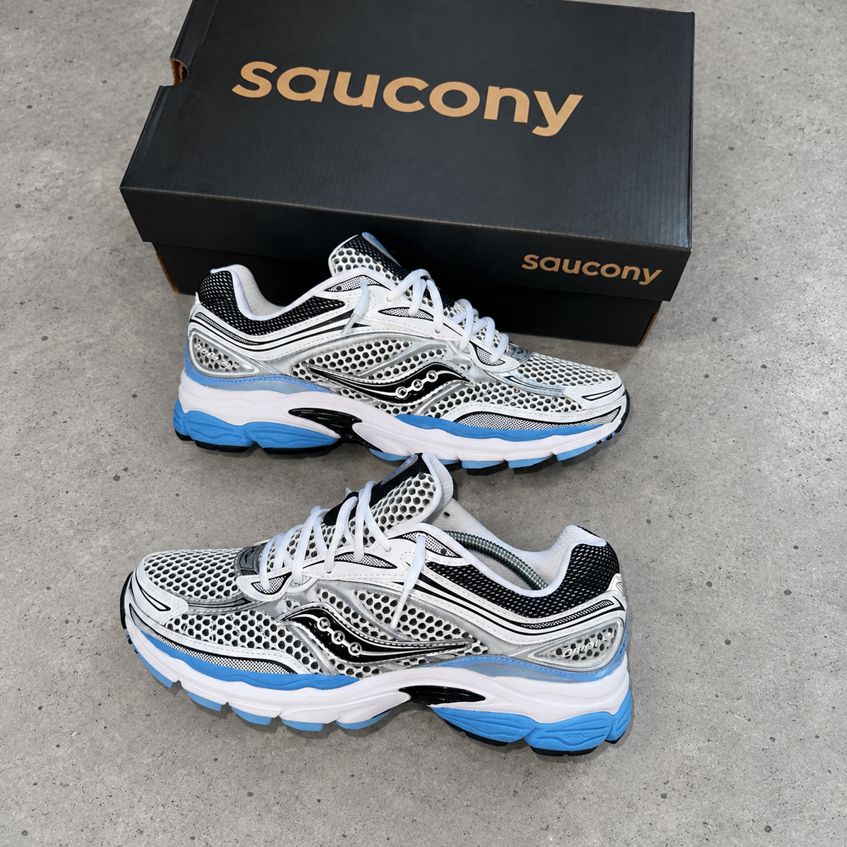 Saucony Progrid Omni 9 Blissful White