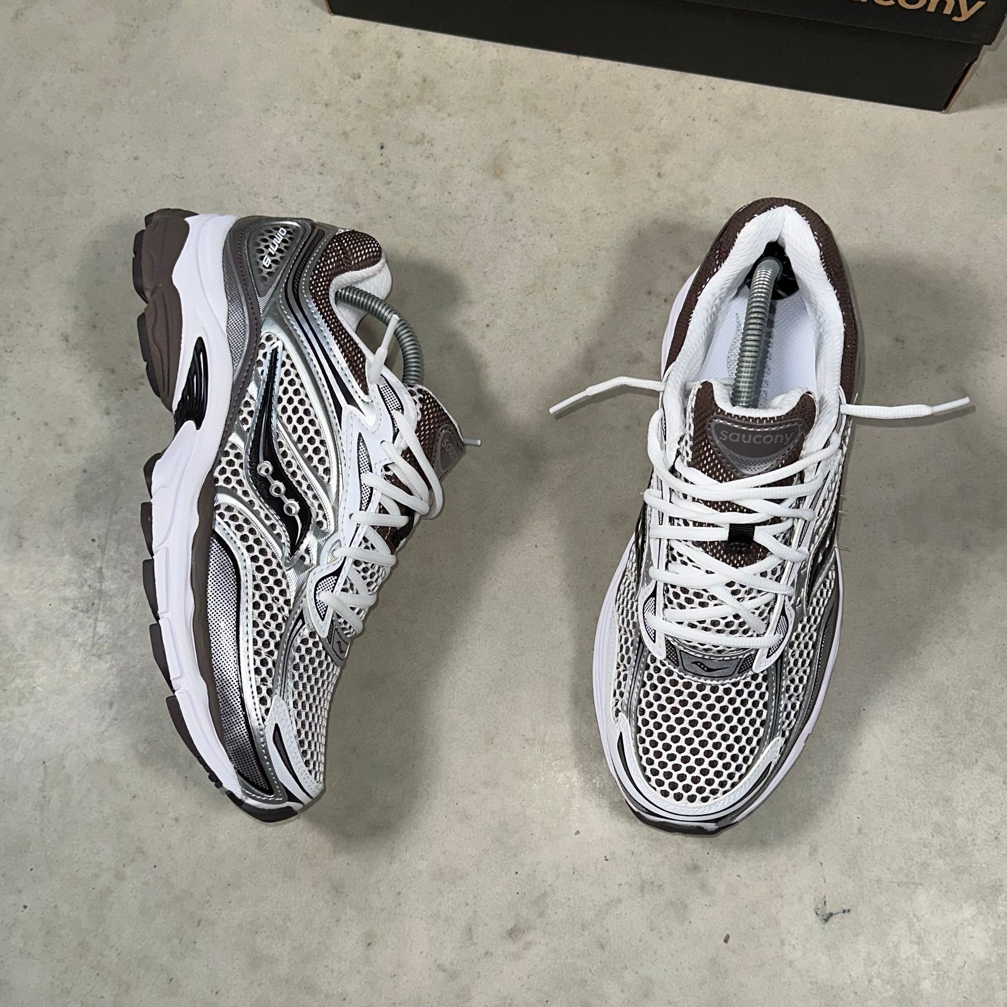 Saucony ProGrid Omni 9 OG White Brown