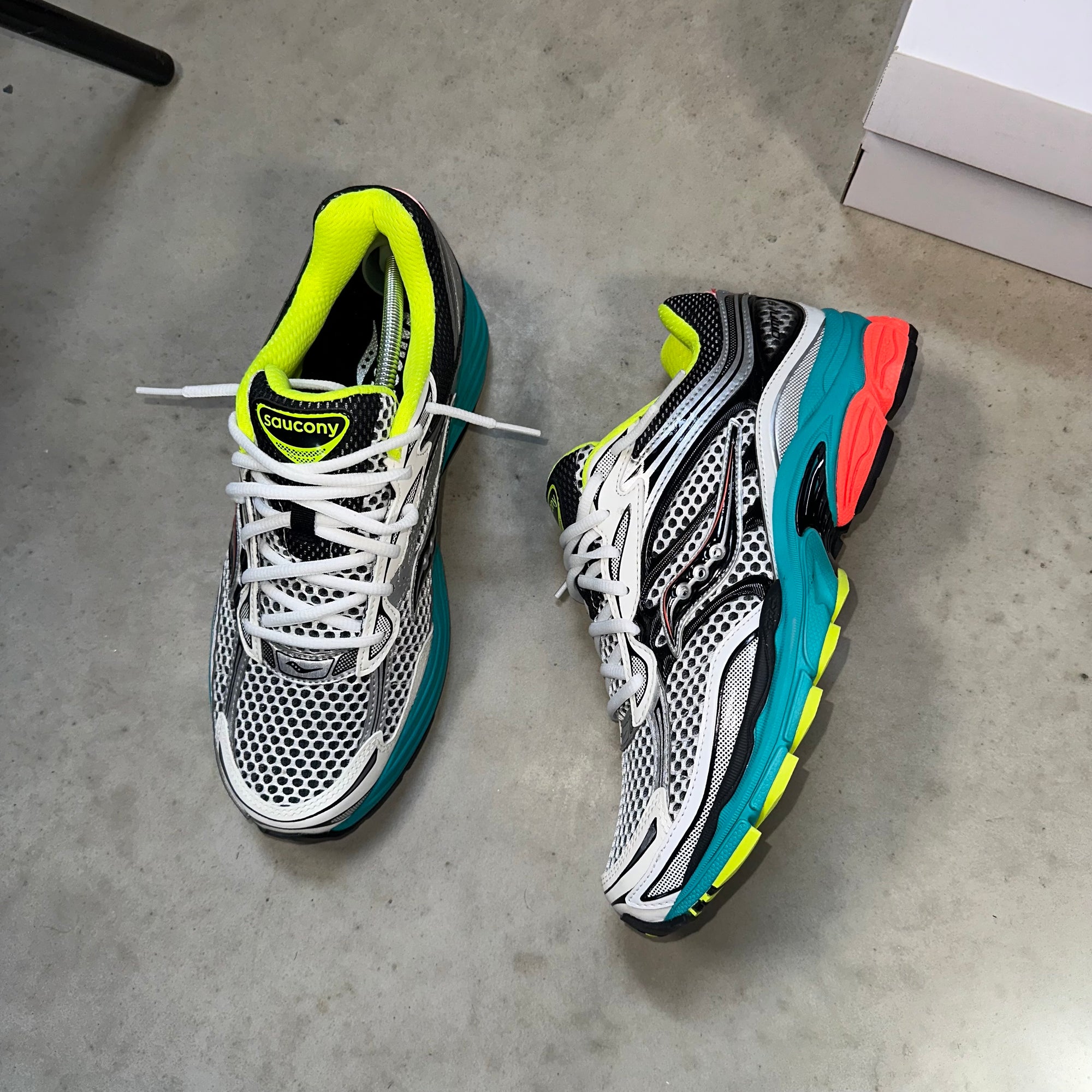 Saucony Progrid Omni 9 Silver Mutant