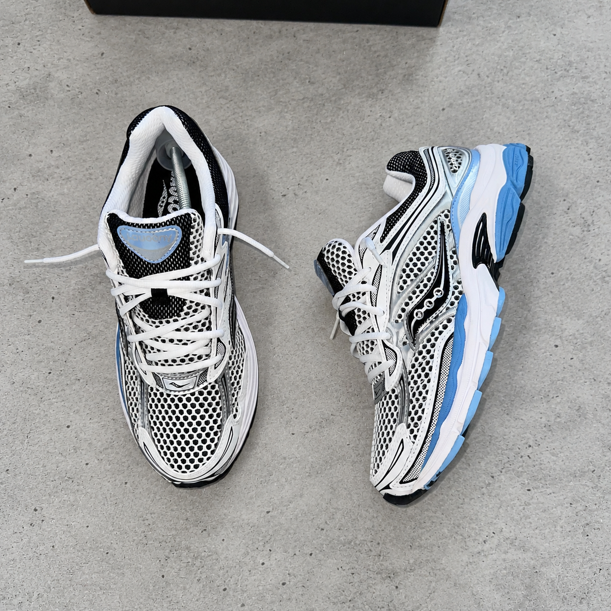 Saucony Progrid Omni 9 Blissful White