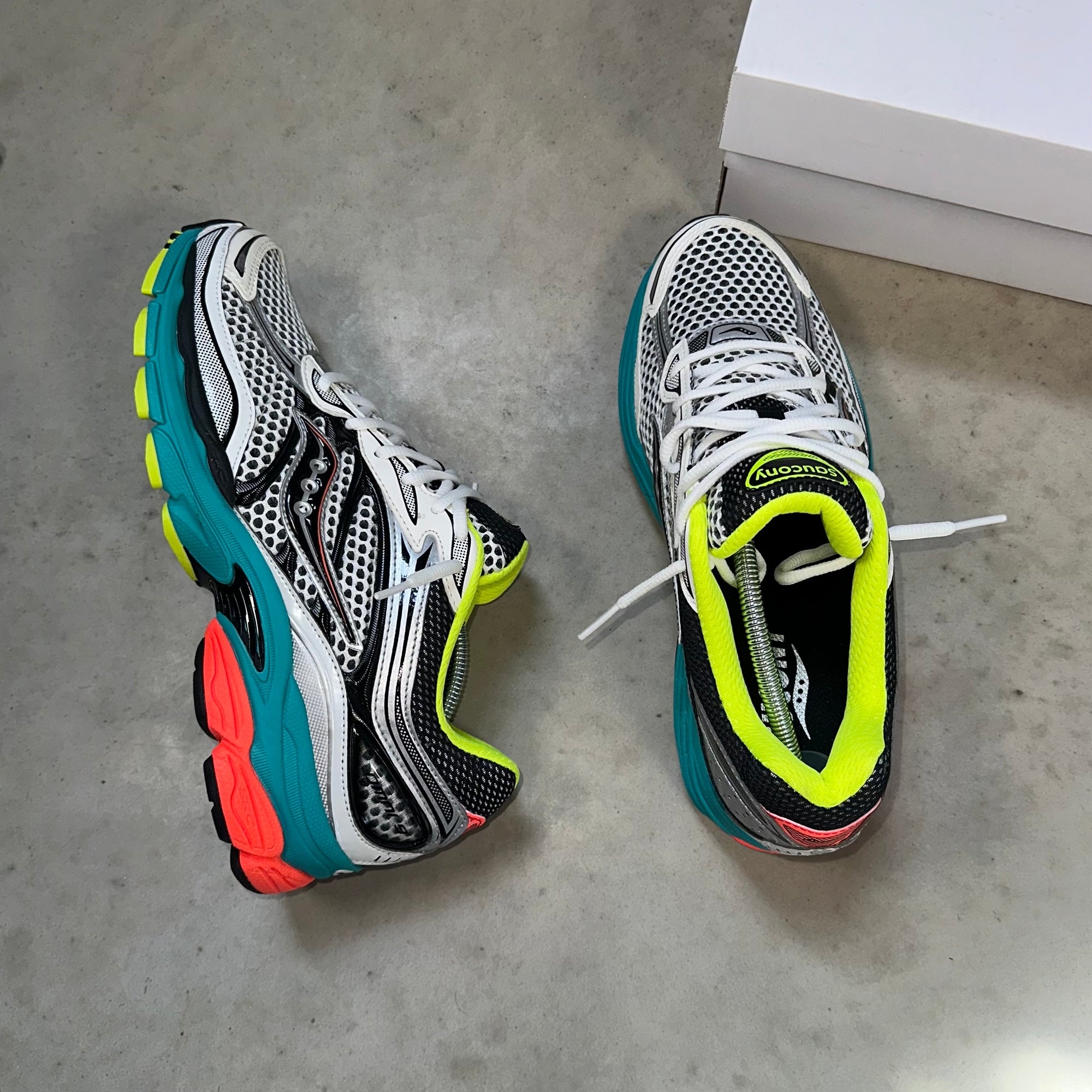Saucony Progrid Omni 9 Silver Mutant
