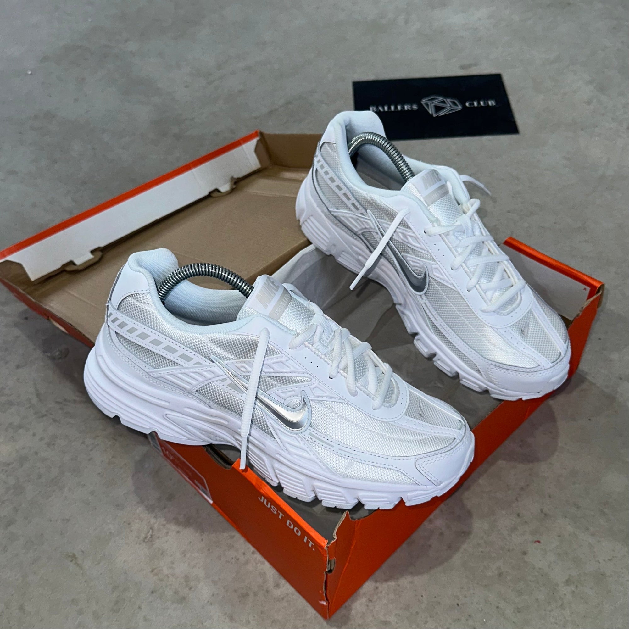 Nike Iniatior Summit White